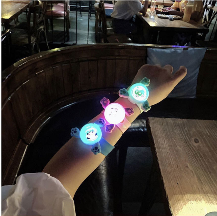 d475e1bd-f588-480a-b8c7-c4e6493f2147 Αντικουνουπικό βραχιόλι Spinner με φωτάκι Ροζ / Μωβ - Image 3