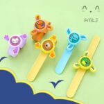 Αντικουνουπικό βραχιόλι Spinner με φωτάκι Ροζ / Μωβ - Image 2