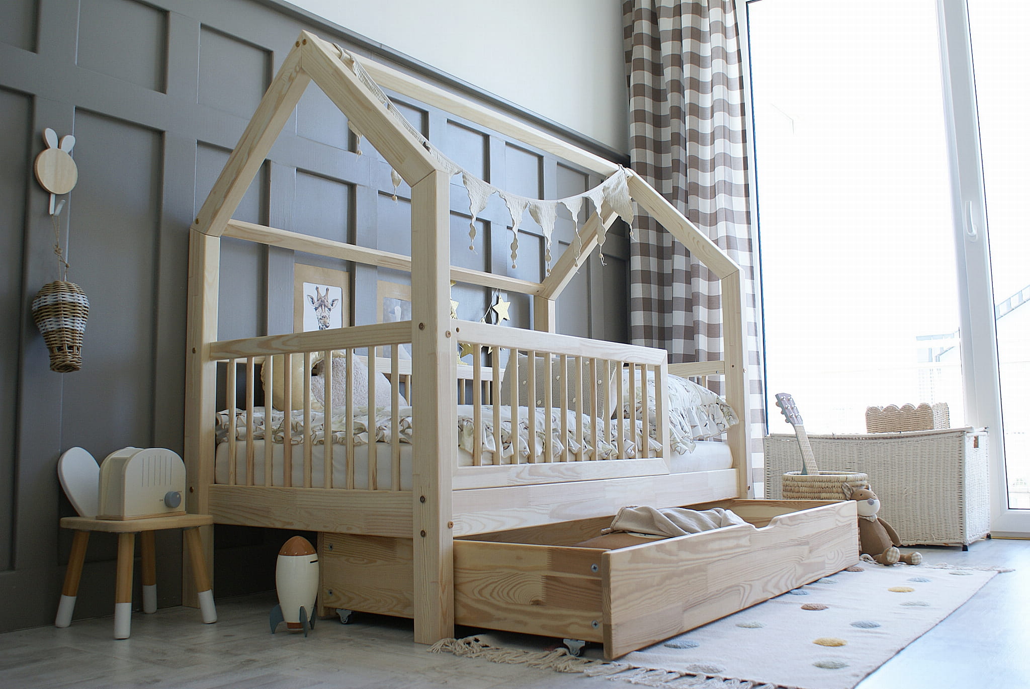 Fiori plus open drawer emtpy Flori PLUS κρεβάτι μασίφ με συρτάρι / δεύτερο κρεβάτι - Image 2