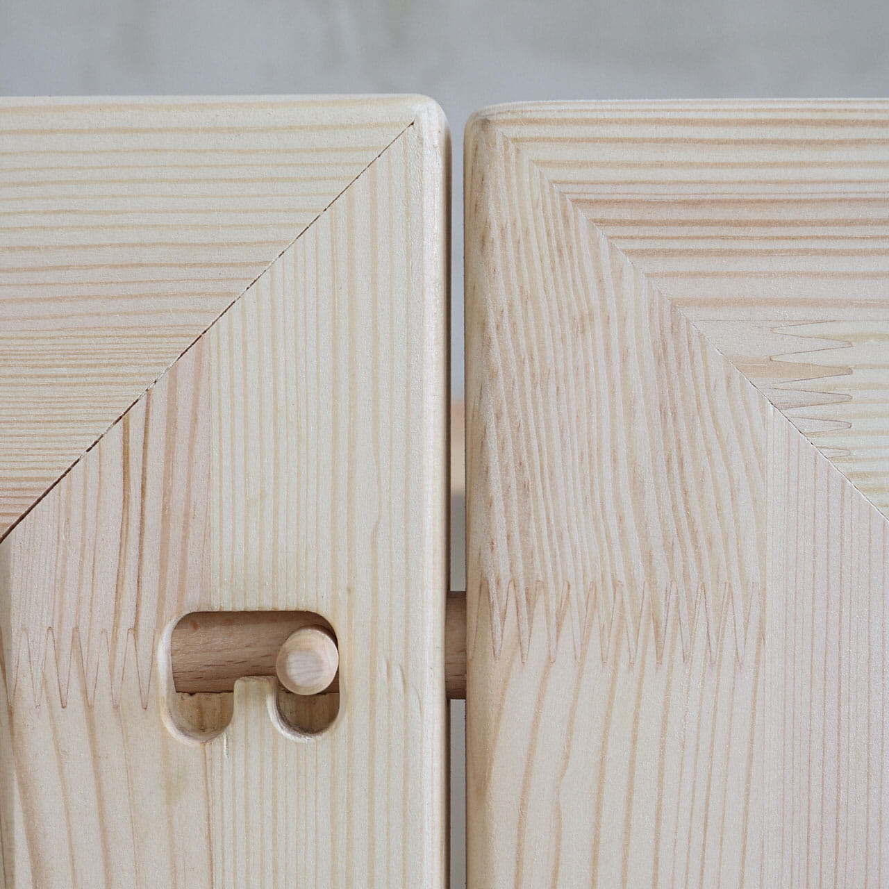 Bramka---zamkniecie-autorskie-Luletto-1 Bambi κρεβάτι rung rail με προστατευτικό καγκελοφράχτη (πόδι 0 εκ.) - Image 3