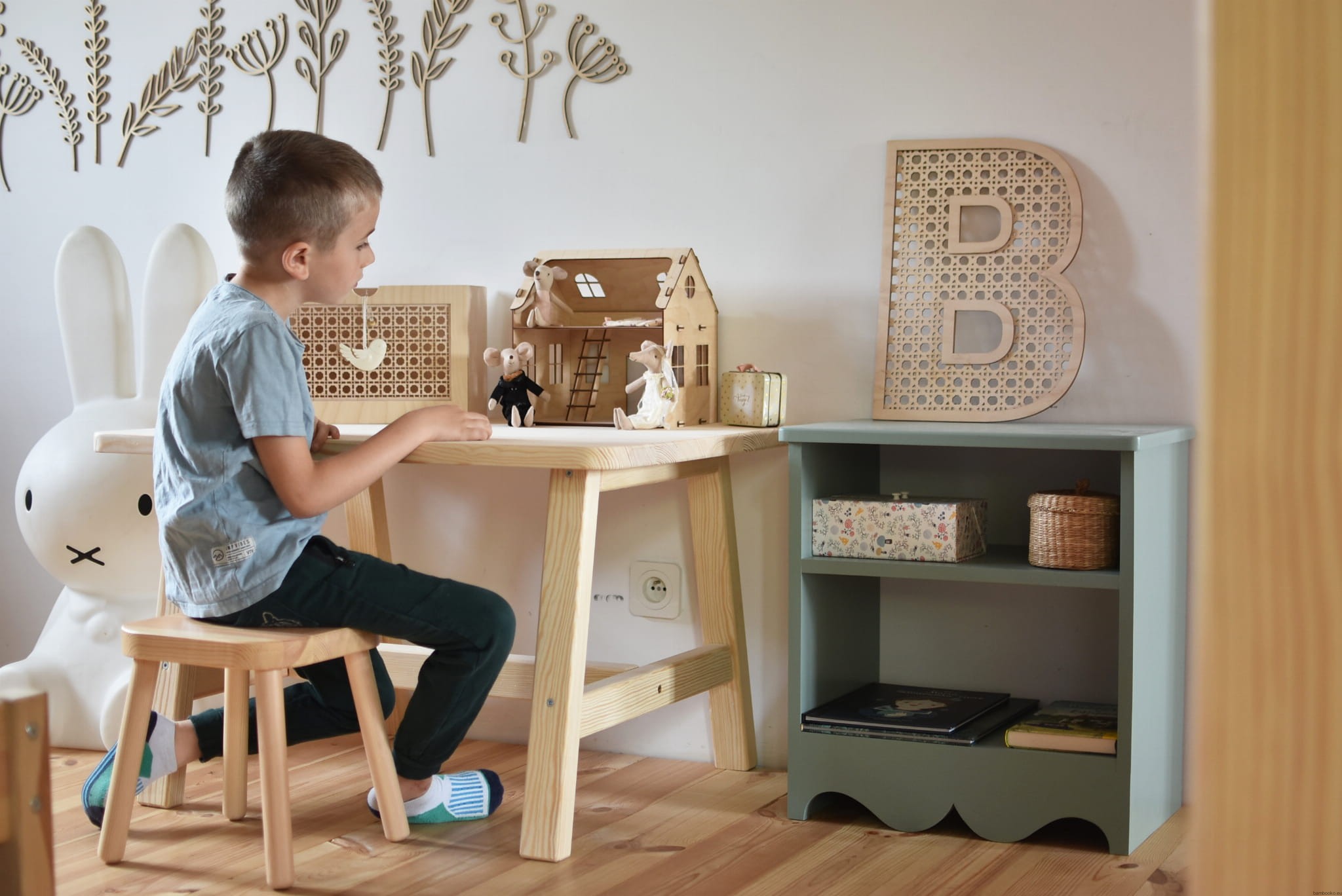 Bambooko-zestaw-mebli-drewnianych Γράμματα Ratan - Image 8