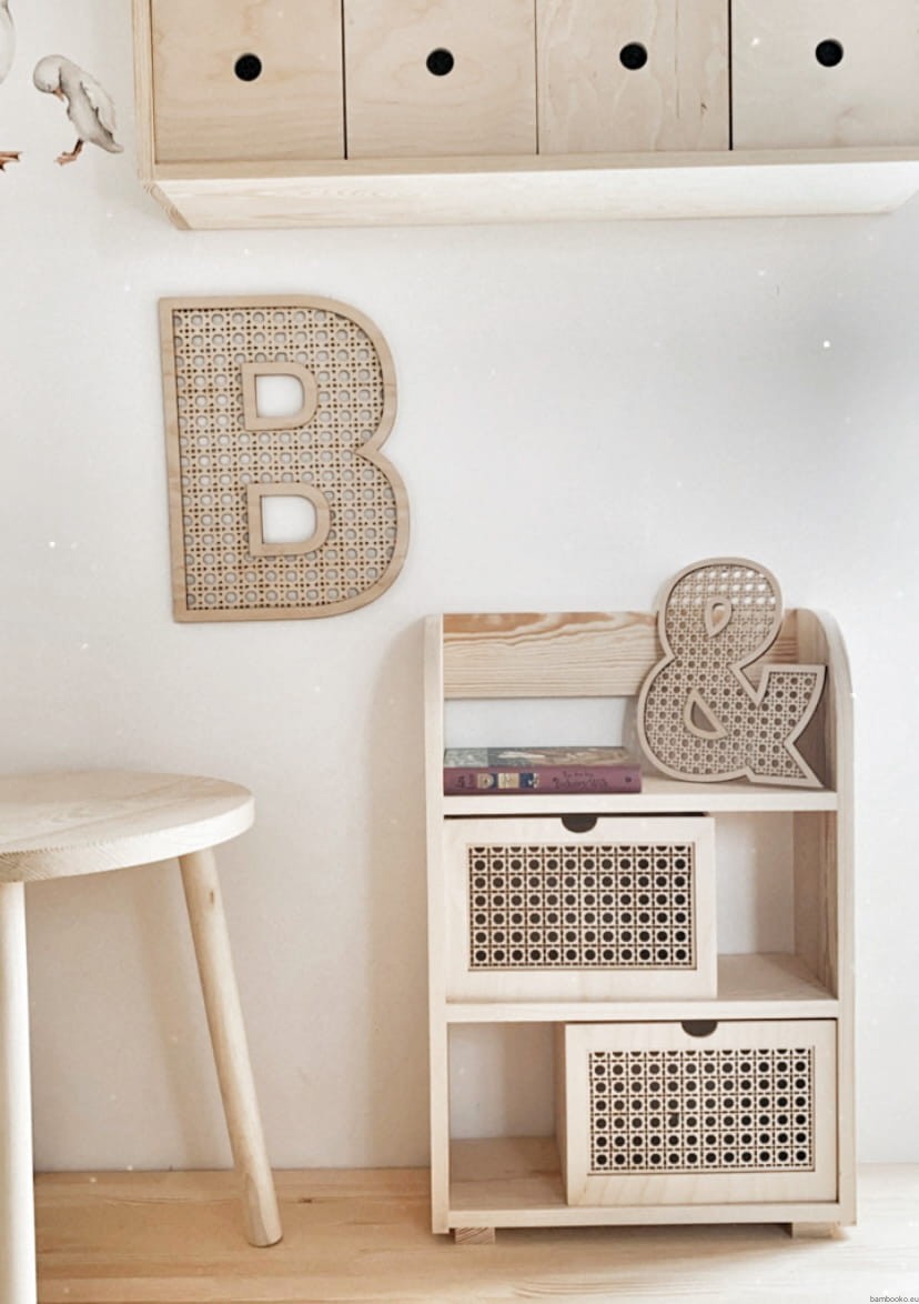 drewniany-regal-z-szufladami-ratanowymi (1) Κομοδίνο Μοντεσόρι με συρτάρια Ρατάν - Image 2