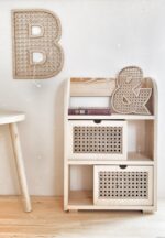 Κομοδίνο Μοντεσόρι με συρτάρια Ρατάν