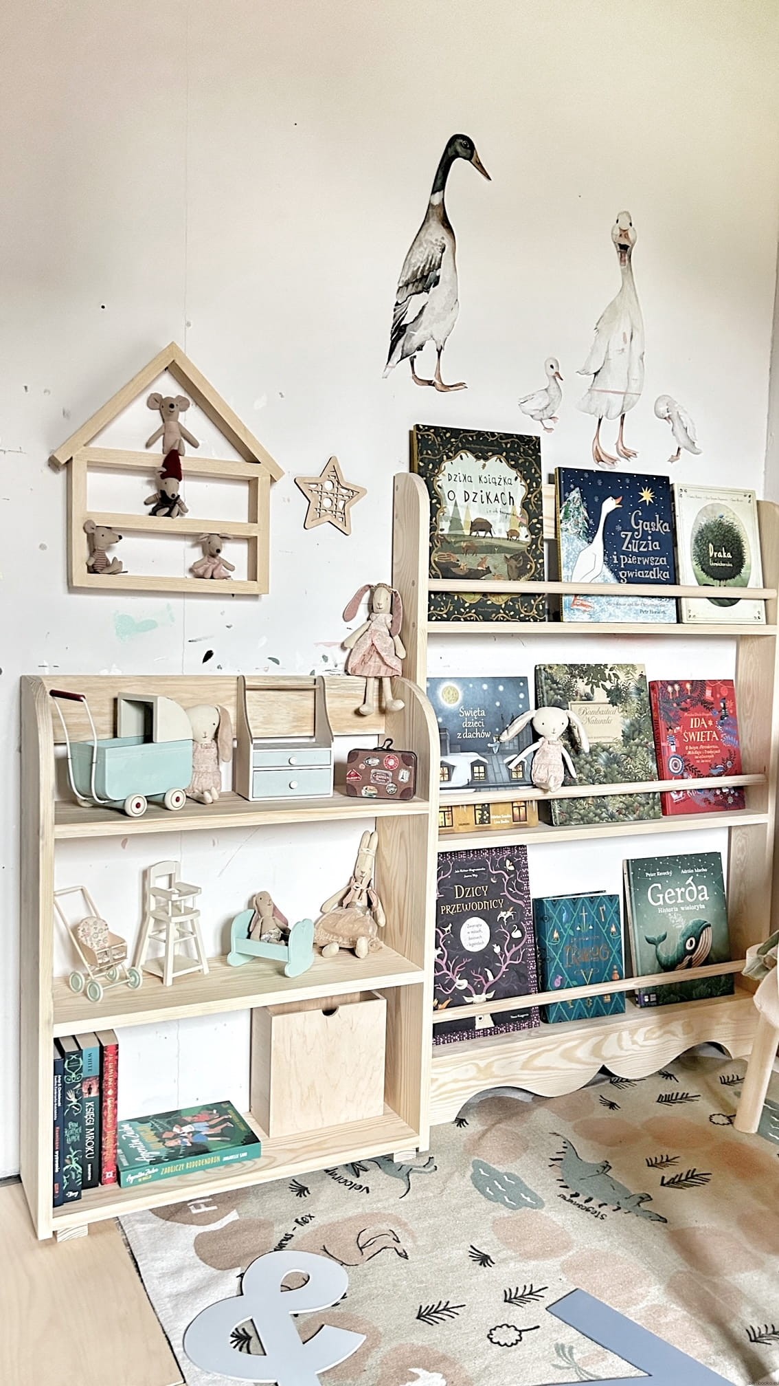 regal-montessori-i-polka-z-dekorem-Bambooko Βιβλιοθήκη Vintage - Image 3