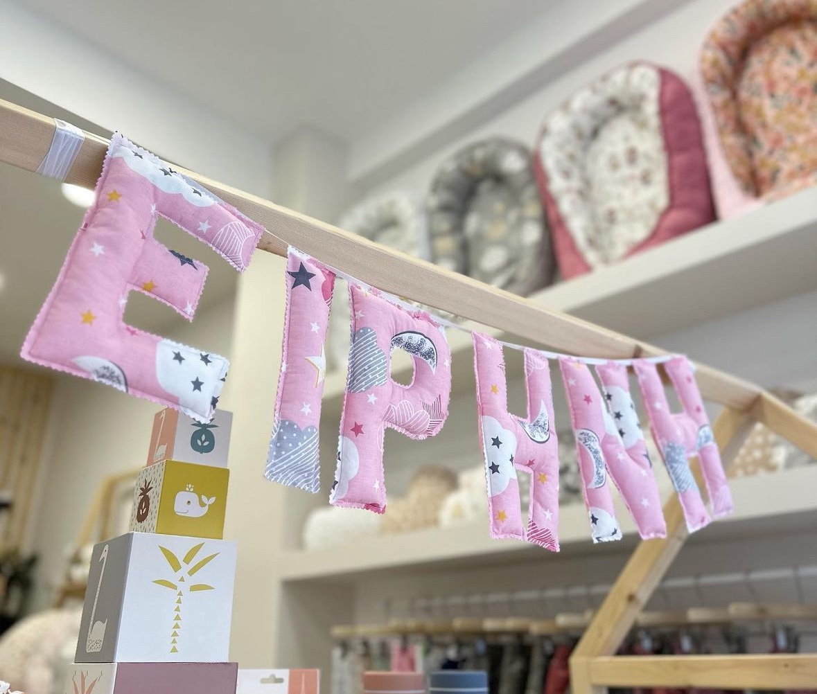 0-02-05-01aff56721f7e94e4bd409210864f136592157e94560a5bdf4f7e2ab8750716c_f2427e781c52f26c Γιρλάντα με Όνομα - Image 5