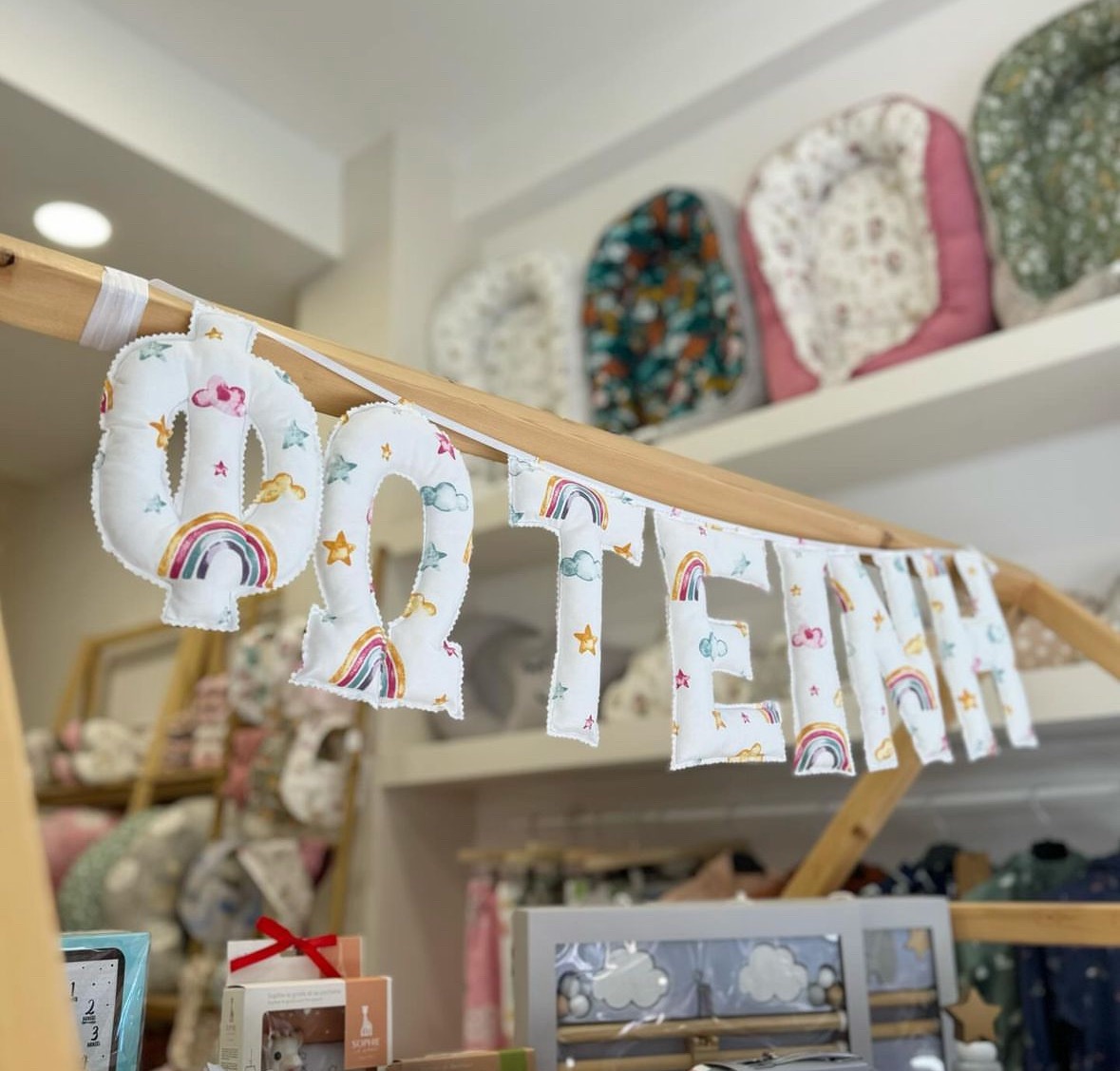 0-02-05-0e6fc68345656add679ecc318f02de4cbec1a03073d32062efeb1bc1a08eaf9a_9dc30221aa9583f1 Γιρλάντα με Όνομα - Image 9