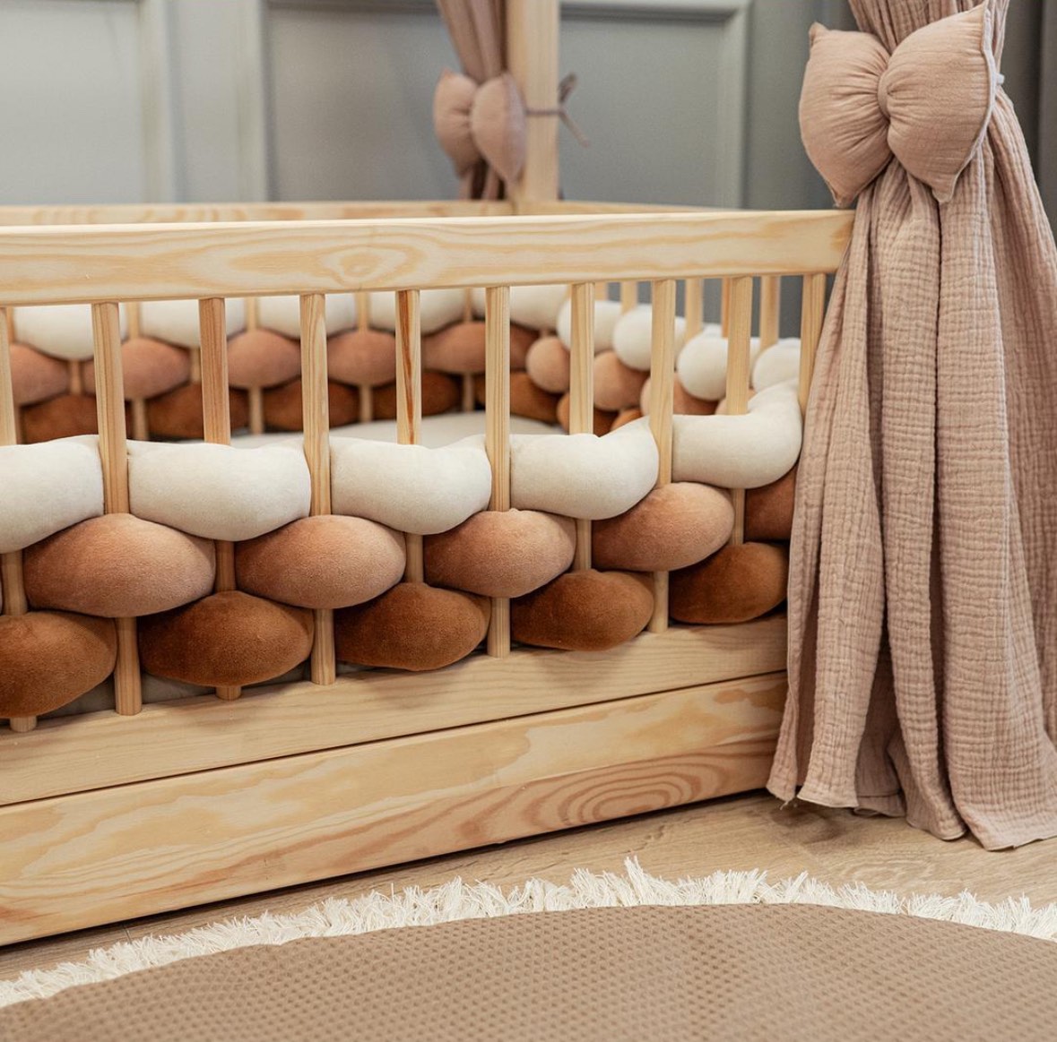 0-02-05-d86e6d788bfddd87907c6f1714dd9f7f5cef3b1824c6d6e7cd733db2cb89c687_3fc212bfd89a1b52 Φιόγκοι για Κουρτίνες Κρεβατιού - Image 1