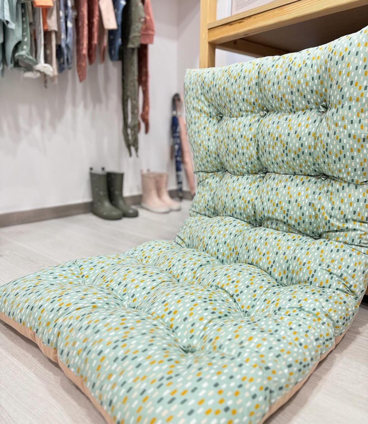 viber_image_2024-07-17_11-21-28-553 Μαξιλάρα δαπέδου Mint Dots 120x60εκ. - Image 1