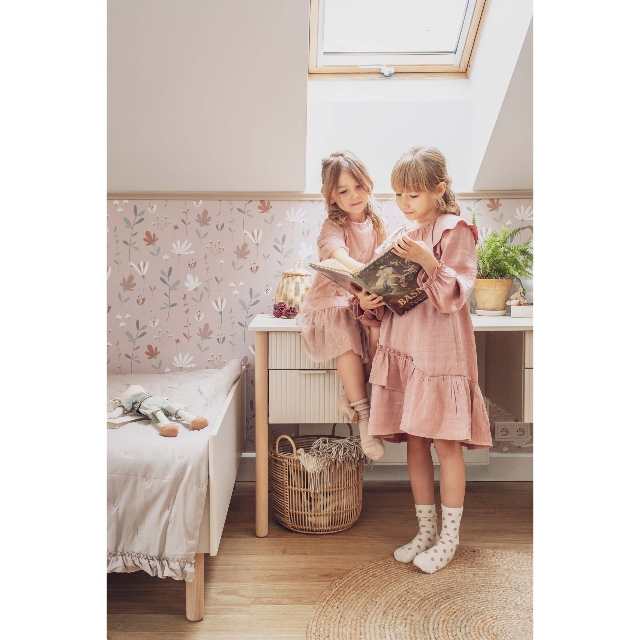 white-Miloo_champagne_lifestyle_33-scaled Παιδικό γραφείο Miloo Λευκό - Image 7