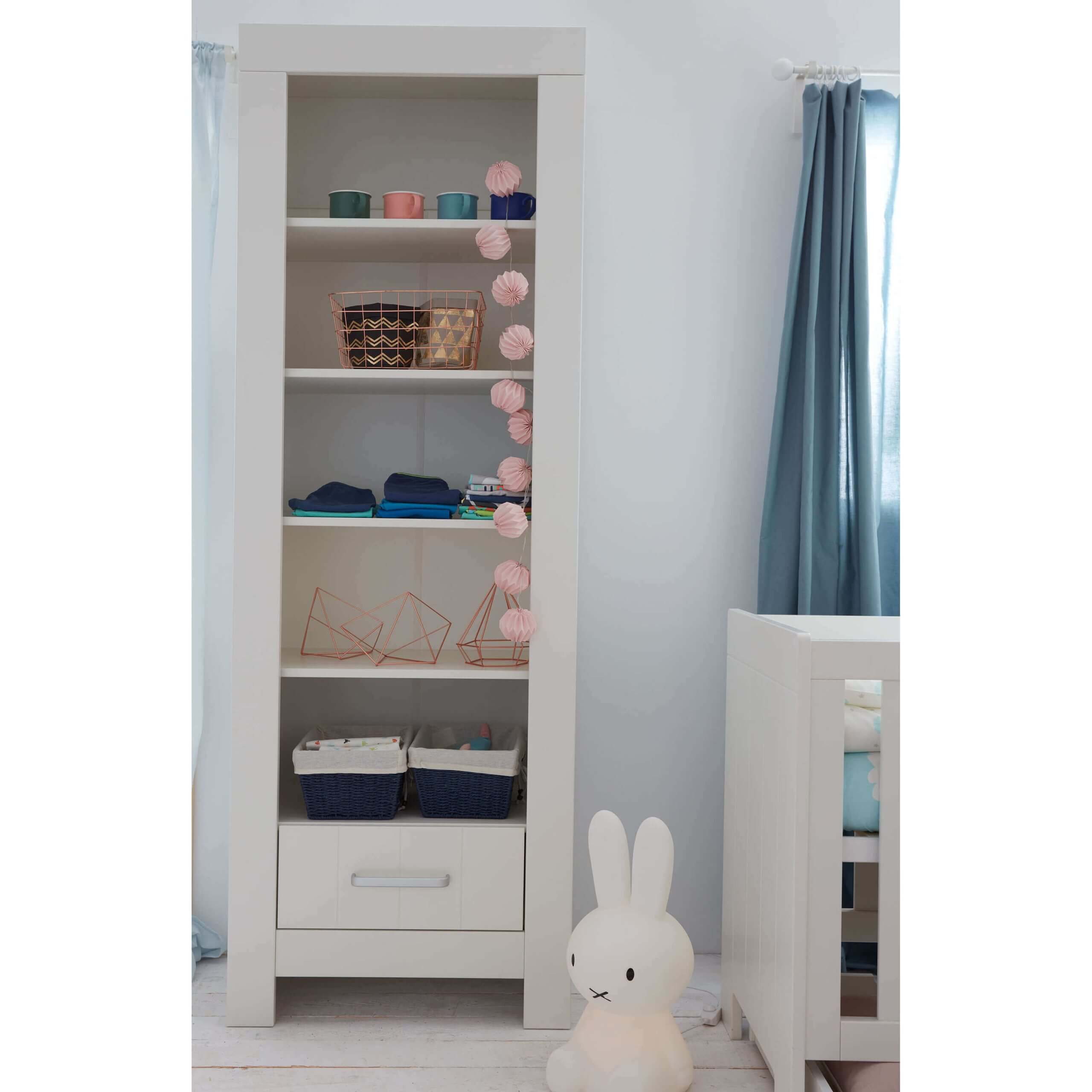 021-070-110-04-scaled (1) Calmo Βιβλιοθήκη - Image 3