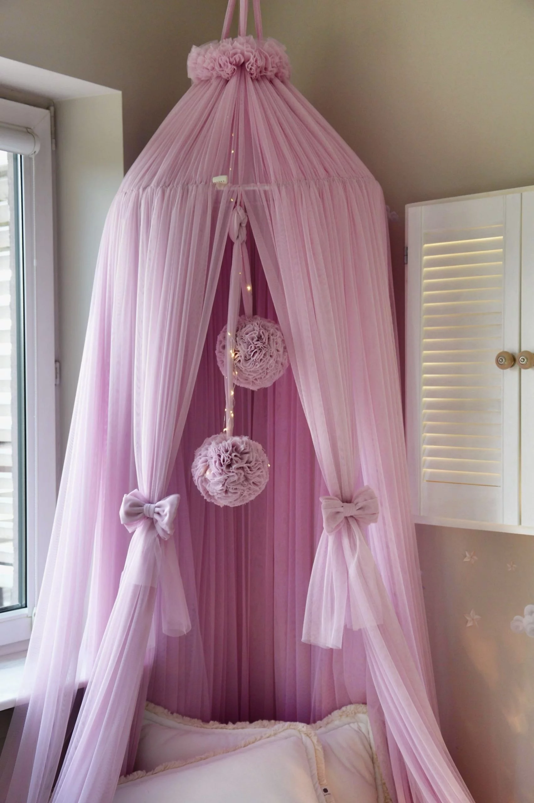 image00014-scaled Τούλινο Canopy με πομ πον - Image 4