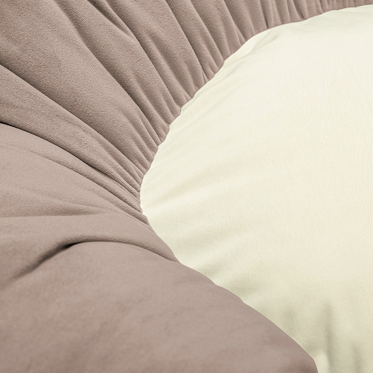 sq1290 (5) Mia Flower Cushion - Image 3