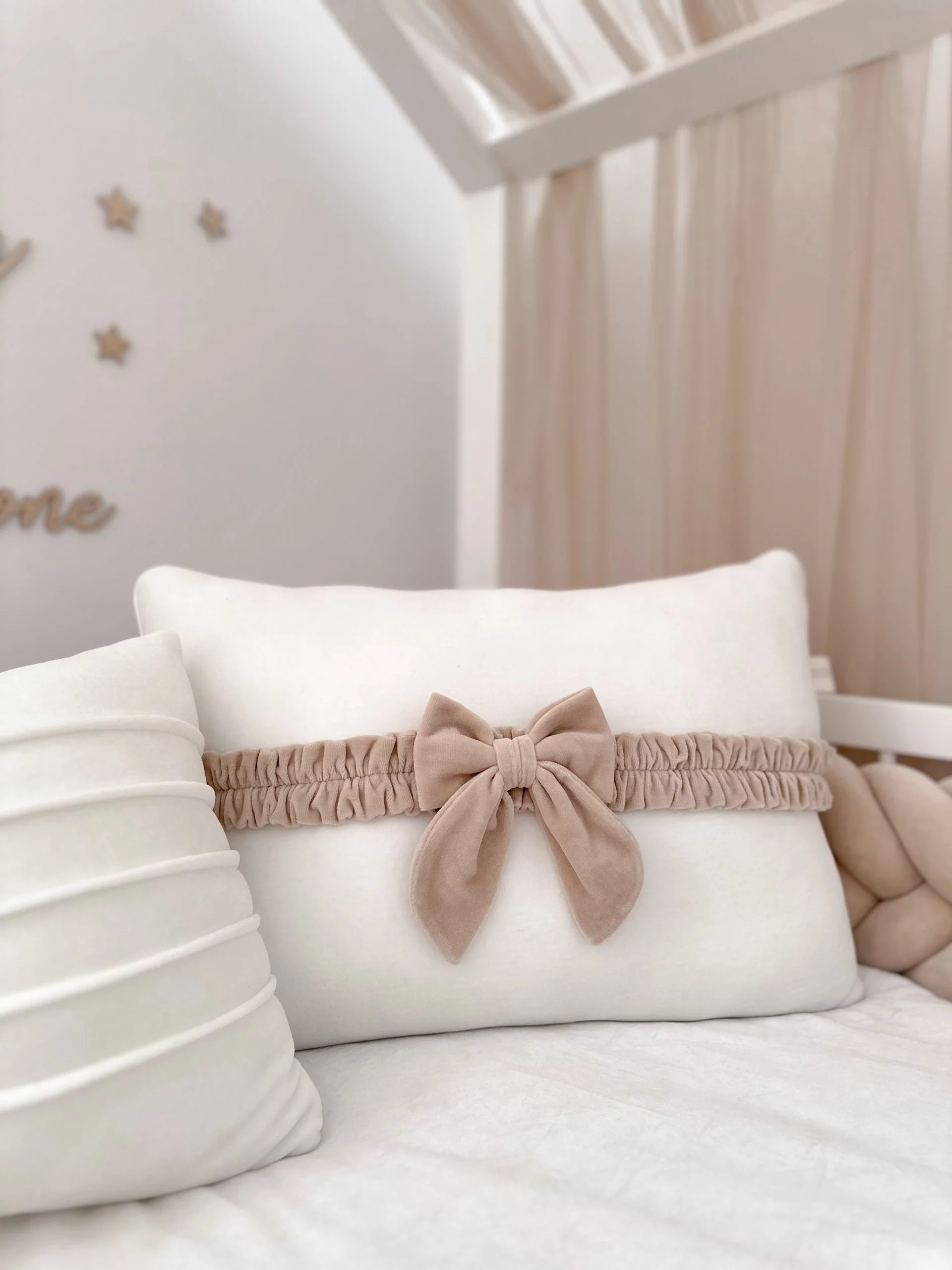 IMG_2171-scaled Μαξιλάρι με Φιόγκο Βελούδινο - Image 1