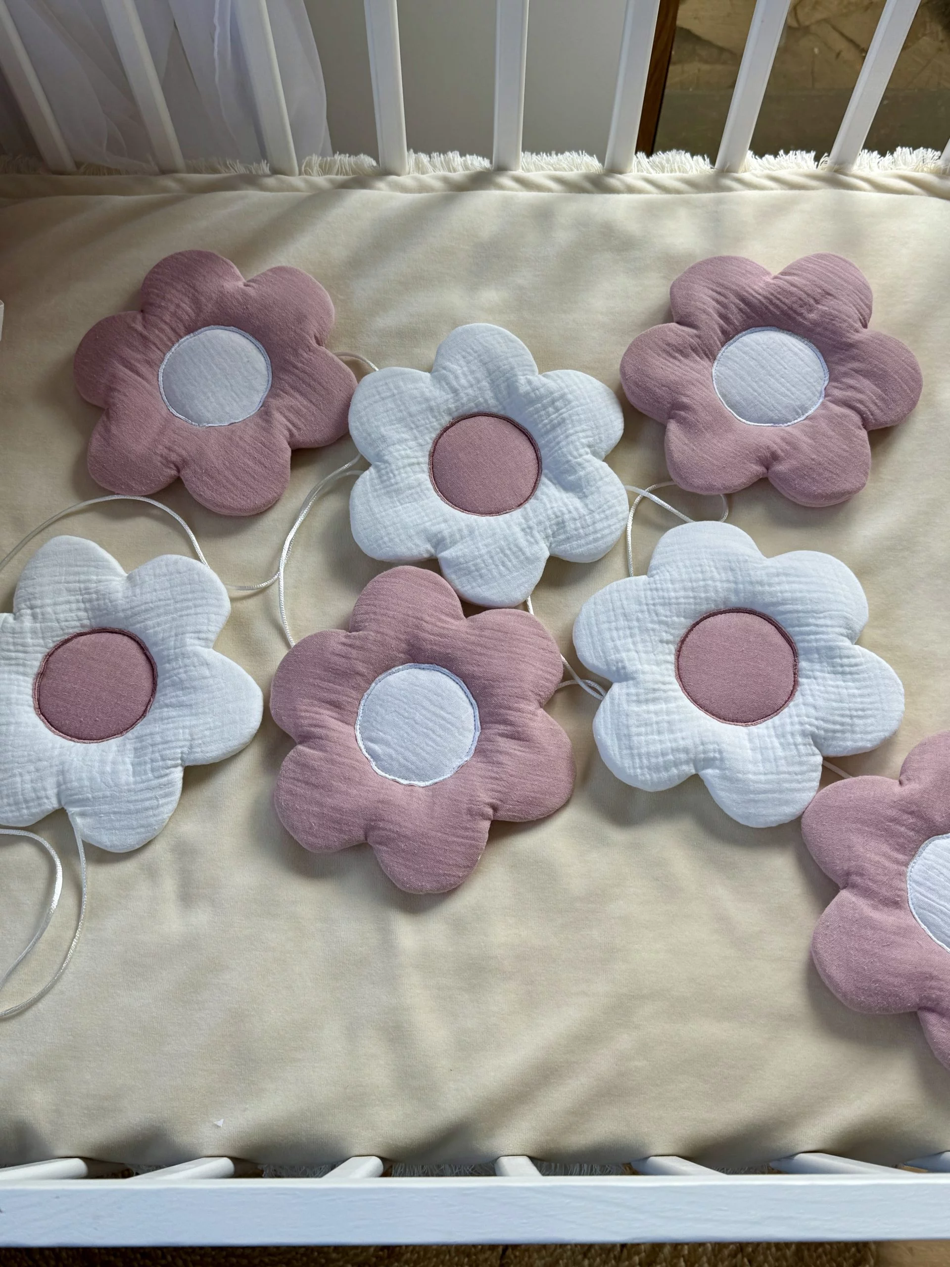 IMG_2932-scaled Γιρλάντα με Λουλούδια - Image 1