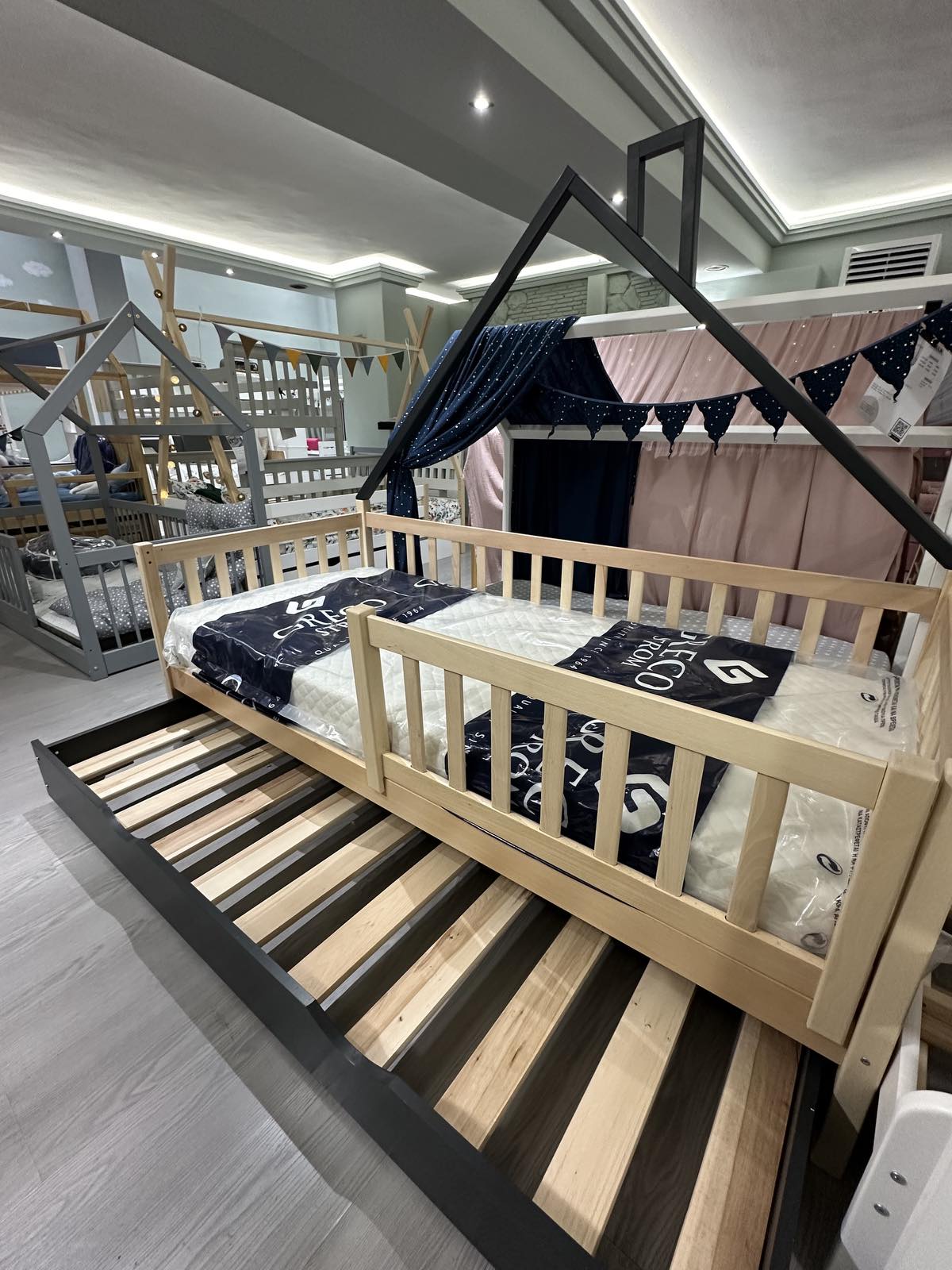 0-02-05-b84e240523083d3e97d6b5ea7416f0e4e5fbbadc8dec17ae772bdca947f24fa7_6ecc11cfabb653eb Κρεβάτι Marco μασίφ οξιά με αφαιρούμενη σκεπή - Image 2