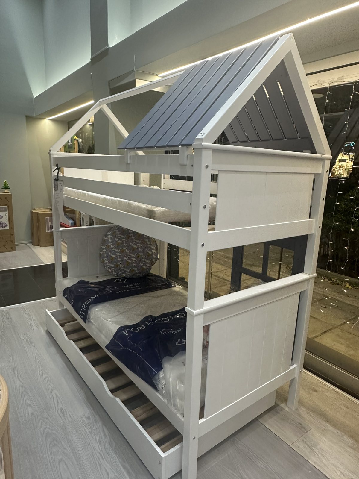 Kouketa princess me parathiro kai skepi Elizabeth Κουκέτα μασίφ ΟΞΙΑ - Image 2