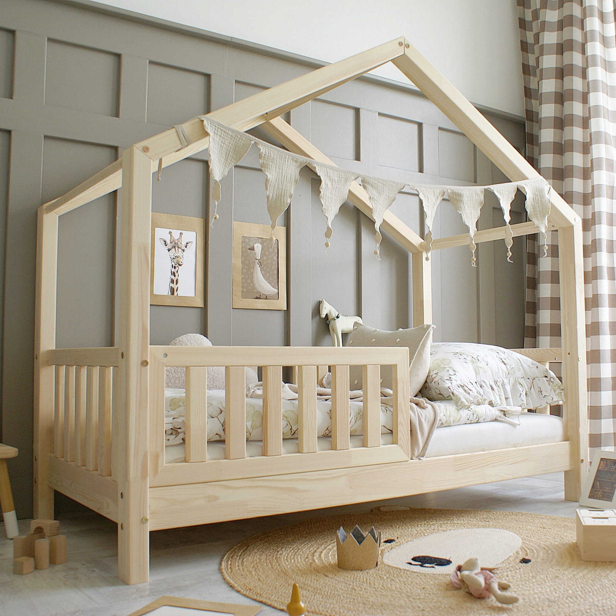 hp2-crop (1) Housebed with fence rail Μontessori παιδικό κρεβάτι μασίφ - Image 1