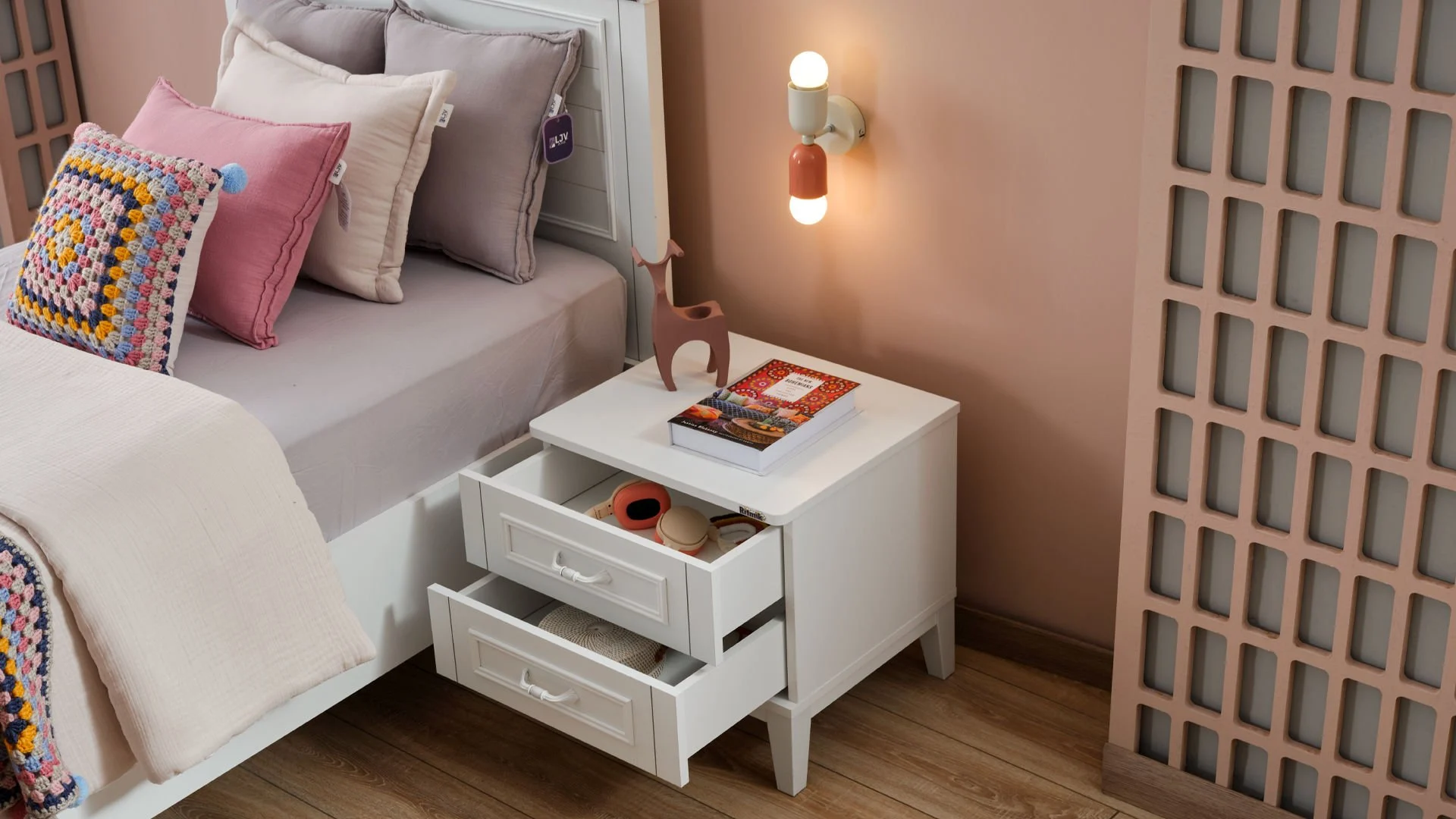 2 Κομοδίνο Marje - Image 2